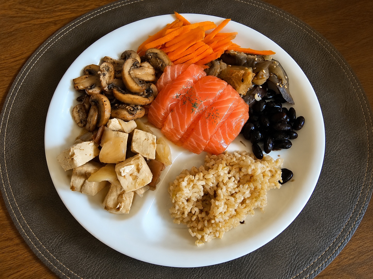 salmon black beans brown rice anti-inflammatory dinner foods that burn belly fat after 40